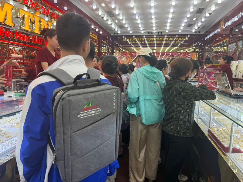 Bản tin thị trường vàng sáng 4/8/2026: Giá vàng giảm nhẹ